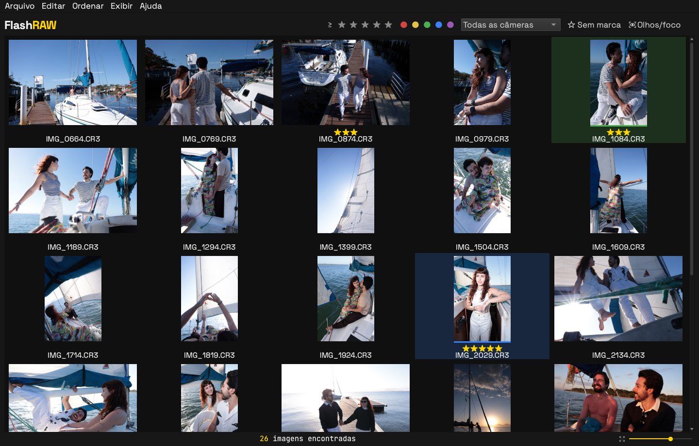 Grade do FlashRAW com as fotos de um ensaio de casal, algumas marcadas com estrelas e cores