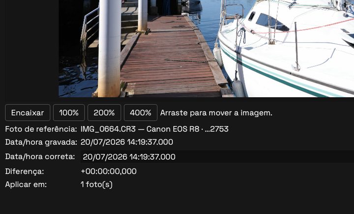 Tela de ajuste de horário do FlashRAW, com a foto de referência e a diferença de horário
